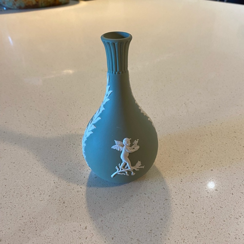 Vintage Wedgwood Jasperware bud Vase Sage Green has white floral & Cherub design - Picture 6 of 7
